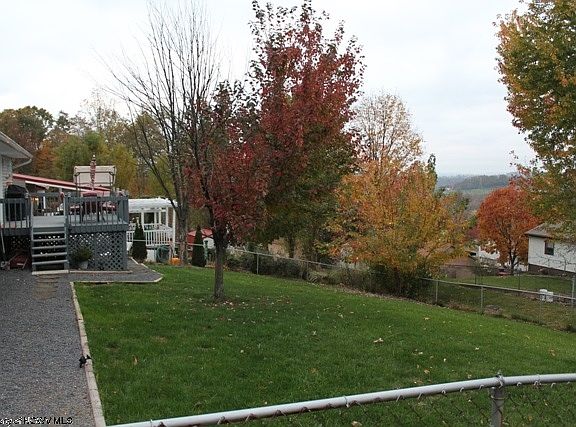 2nd image of 122 E Hillview Dr
