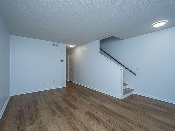 5th image of 400 Crestview Dr #A-b