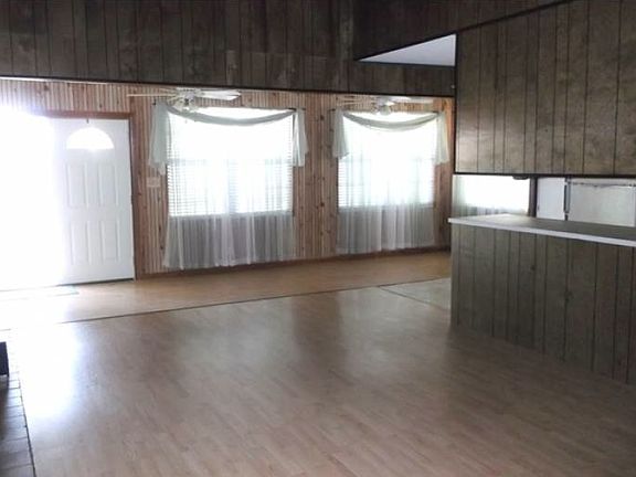 4th image of 265 Clay Banks Dr