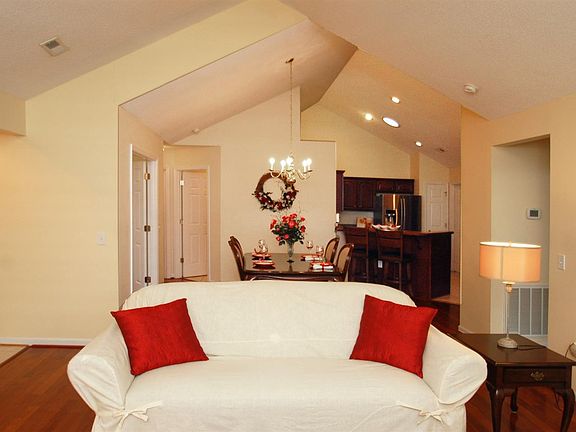 4th image of 201 Shepherd Ln