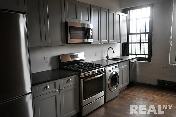 Rented by REAL New York | media 25