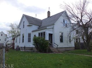 902 W Grove St, Bloomington, IL