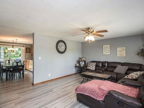 3rd image of 826 S 15th St