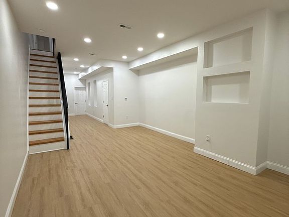 3rd image of 5241 Pulaski Ave