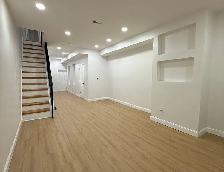 5241 Pulaski Ave — Photo 3