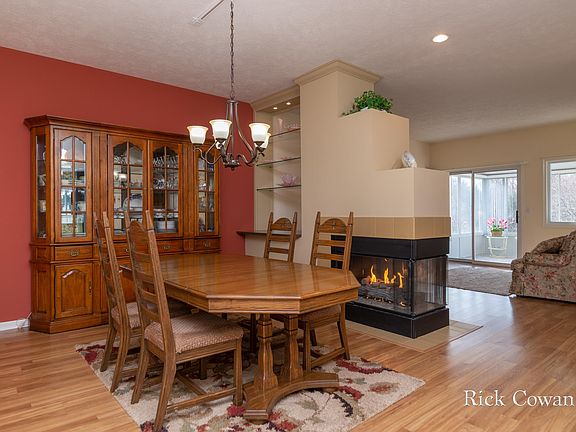 2nd image of 2062 Woodshire Pl SE