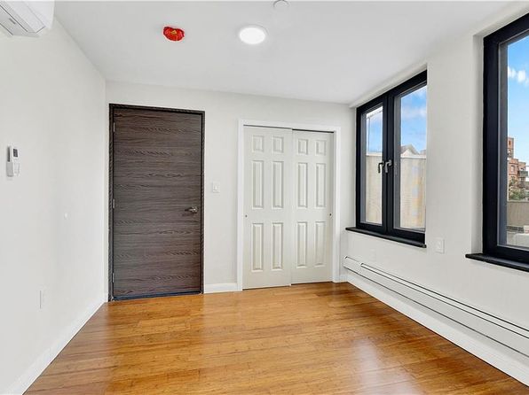 new-york-city-new-york-439603543 picture