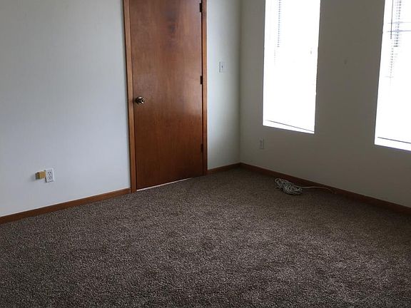 5th image of 538 W Grand Ave