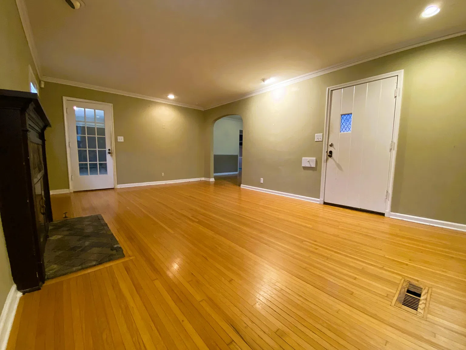 2 bed, 1.5 bath, 1650 sqft, $1,600 — Photo 3