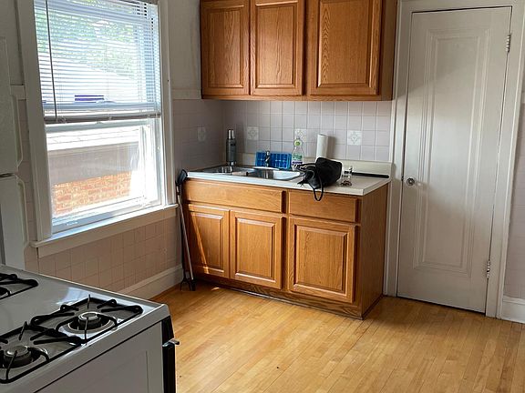 5th image of 2227 N Sayre Ave