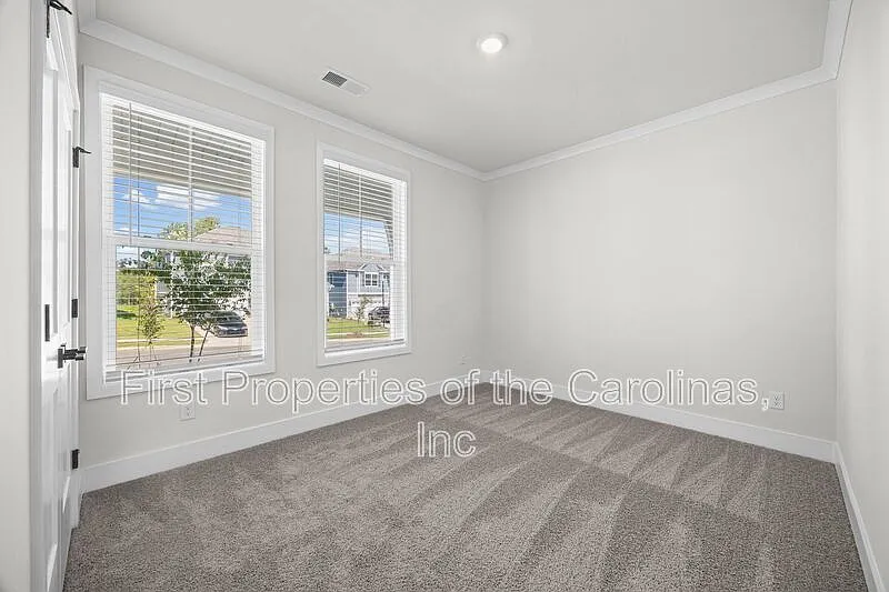 4 bed, 3.0 bath, 2469 sqft, $2,900 — Photo 4