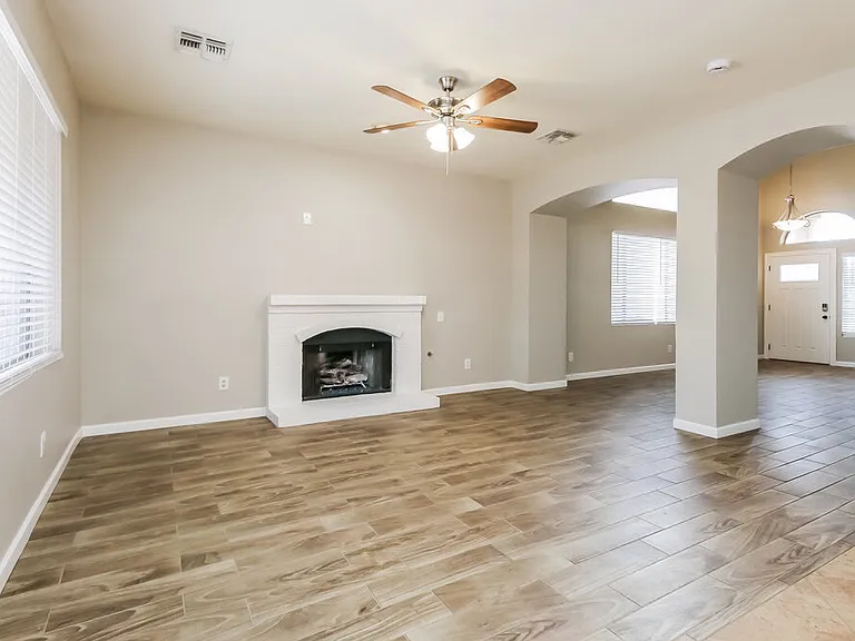 4711 E Silverwood Dr — Photo 4