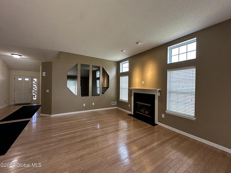 4th image of 12 Mayfield Court