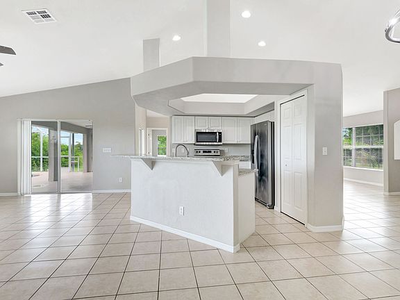 4th image of 1712 NW 6th Pl