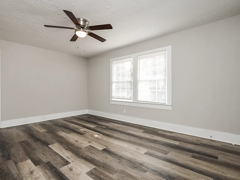 1758125_019_living_room_13055847.jpg