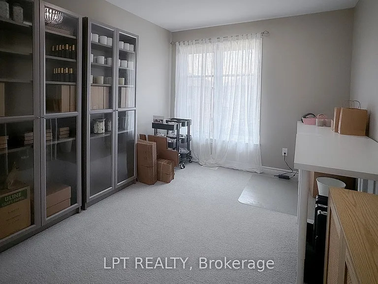 552 Labrador Cres — Photo 22