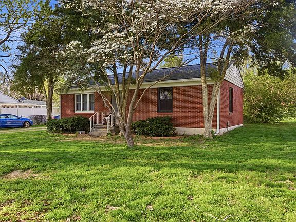 3rd image of 110 Old Pond Ln