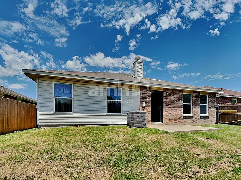 1704 Diamond Lake Trl — Photo 18