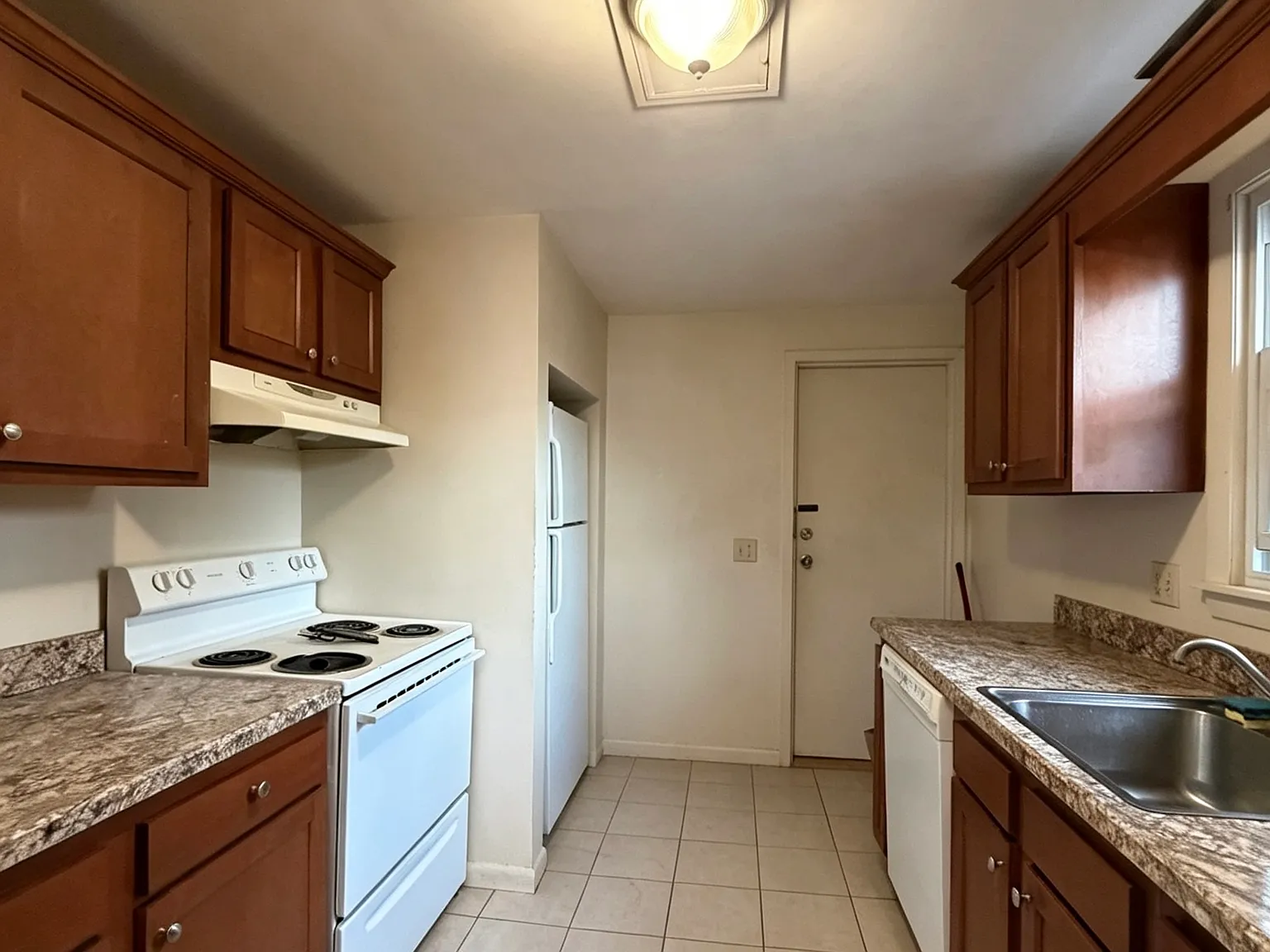 2 bed, 850 sqft, $1,800 — Photo 1