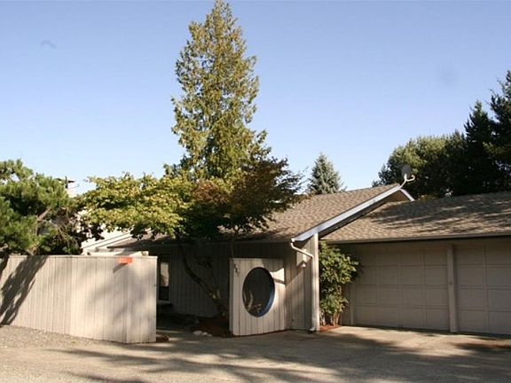 2nd image of 293 Fleet Dr