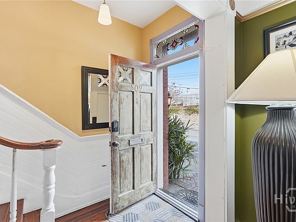 5th image of 509 E York Street