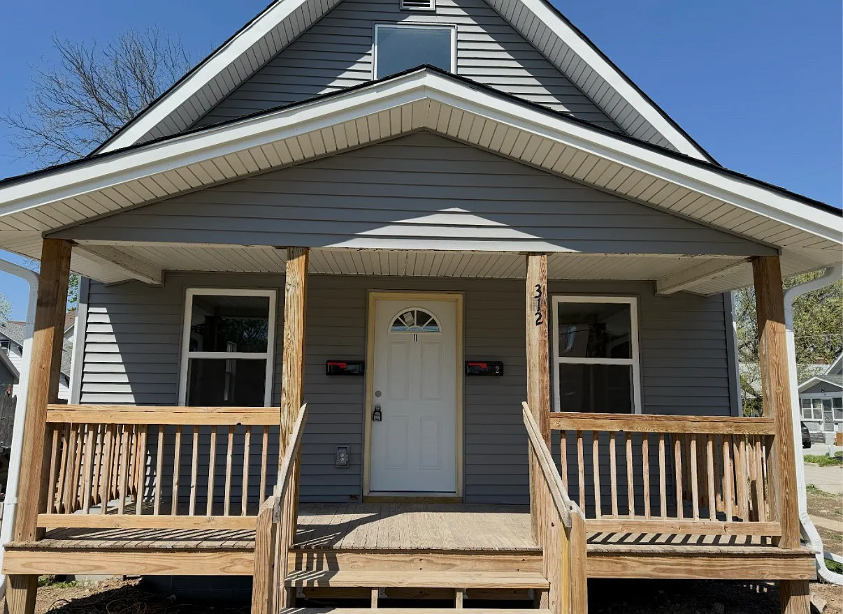 3 bed, 1100 sqft, $1,450 — Photo 1