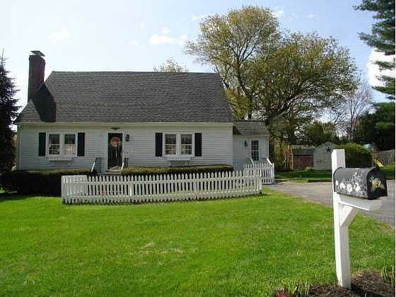 1st image of 7 Newhall Ln