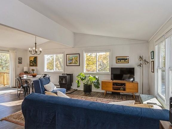 3rd image of 3434 Willow Dr NE