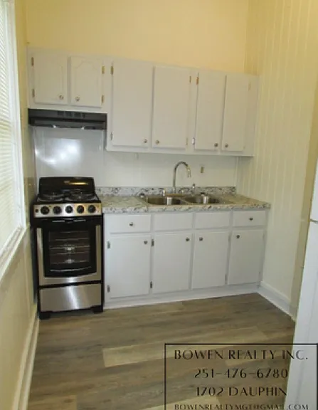 1109 Caroline Ave — Photo 4