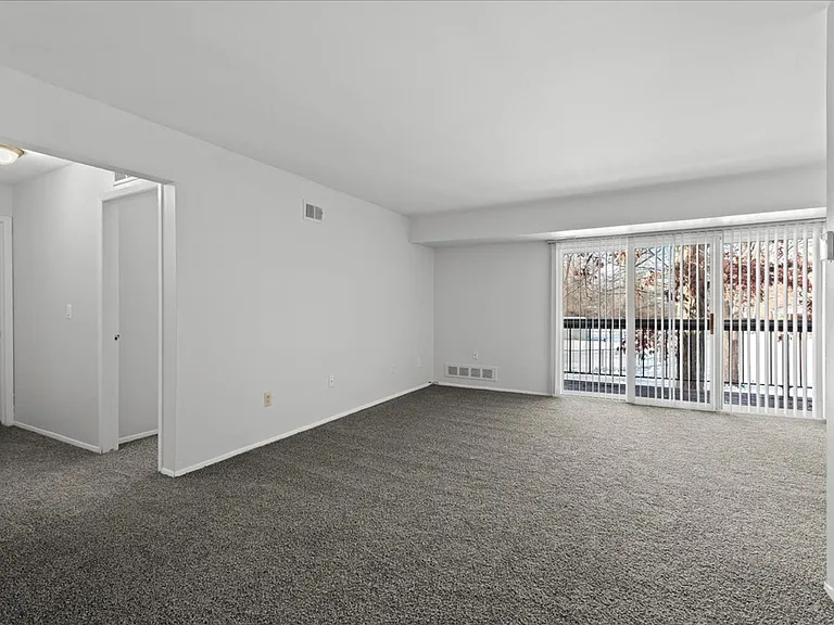 Willow Tree Apartments — Photo 12