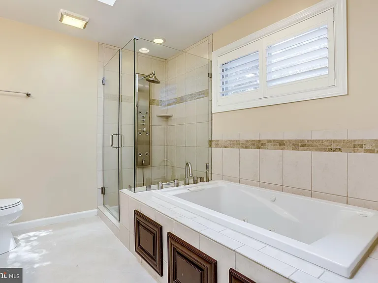 4894 Williamsburg Blvd — Photo 21