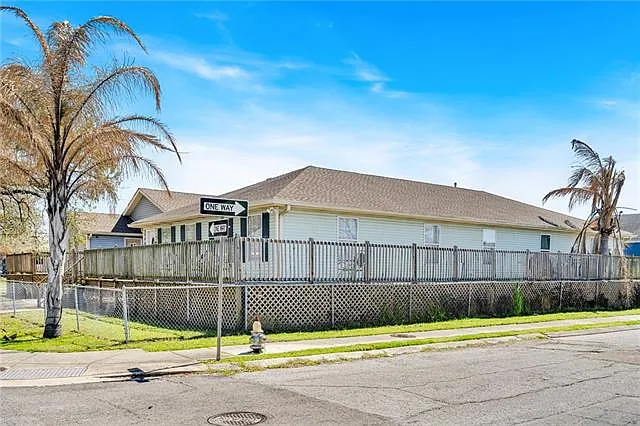 5010 Saint Claude Ave — Photo 12