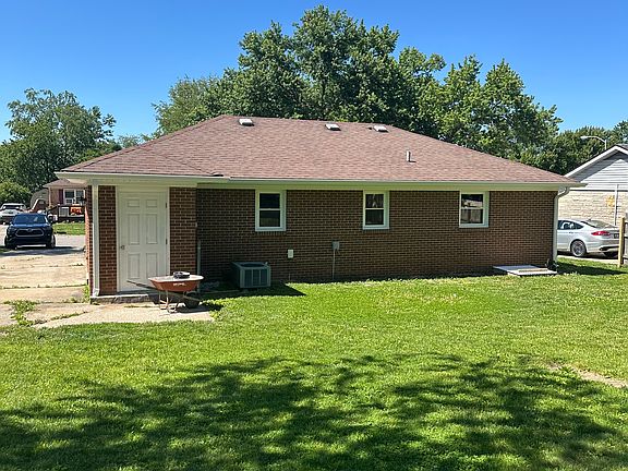 3rd image of 224 Williamsburg Dr