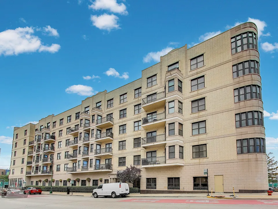 520 N Halsted St #411