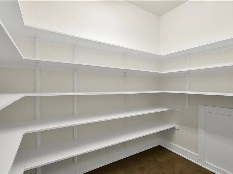 3 bed, 2.5 bath, 1729 sqft, $2,445 — Photo 4