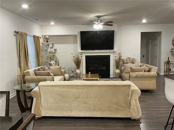 3rd image of 860 N Bethany Rd