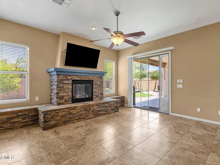 2403 E Robb Ln — Photo 16