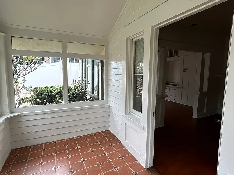 2220 Rosecrans St — Photo 8
