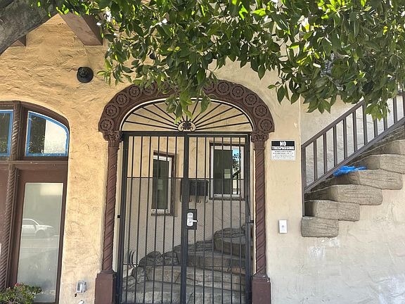 4th image of 2237 N Cahuenga Blvd