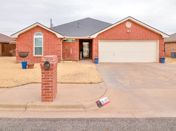 810 11th St, Wolfforth, TX 79382