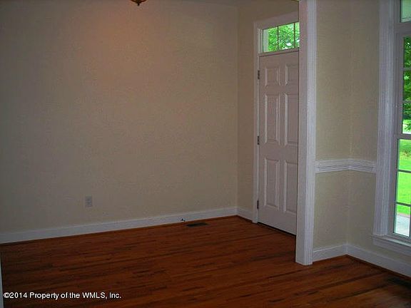 2nd image of 924 E Magnolia Ave