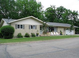 706 Grace Ave, Cavalier, ND 58220