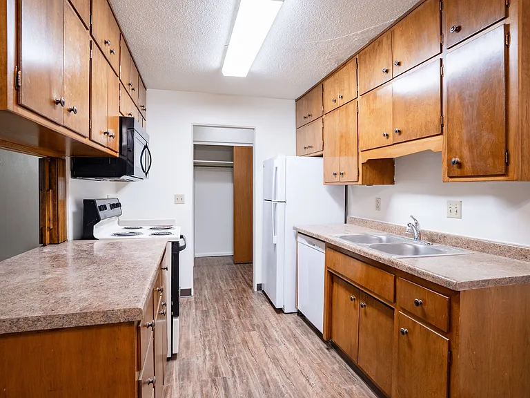Fargo, ND Park Terrace Apartments | 21C | Kitchen
