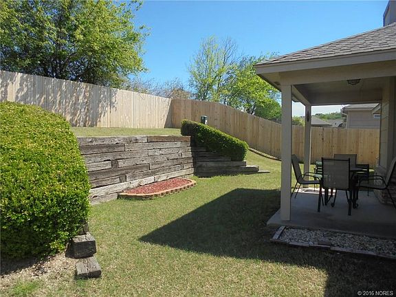 5th image of 2917 Village Dr