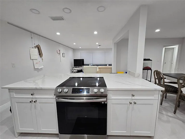 1028 Chinaberry Rd — Photo 14