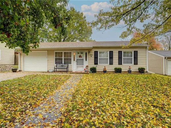 3307 Mohawk Ln, Saint Joseph, MO 64503