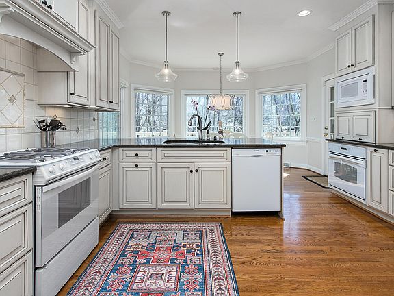 5th image of 3804 Hazel Ln