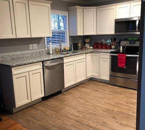 4th image of 4100 Thornwood Dr