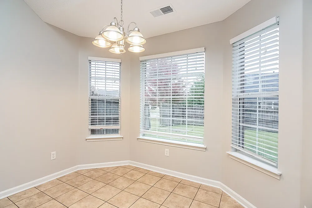 3 bed, 2.0 bath, 1546 sqft, $1,905 — Photo 4