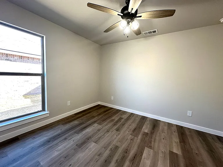 611 E 31st St — Photo 5